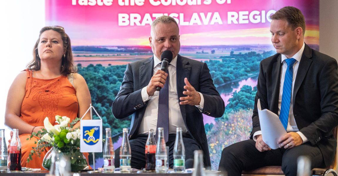 Bratislavský kraj má svoj program. Primátori a starostovia sa stretli na programovej konferencii