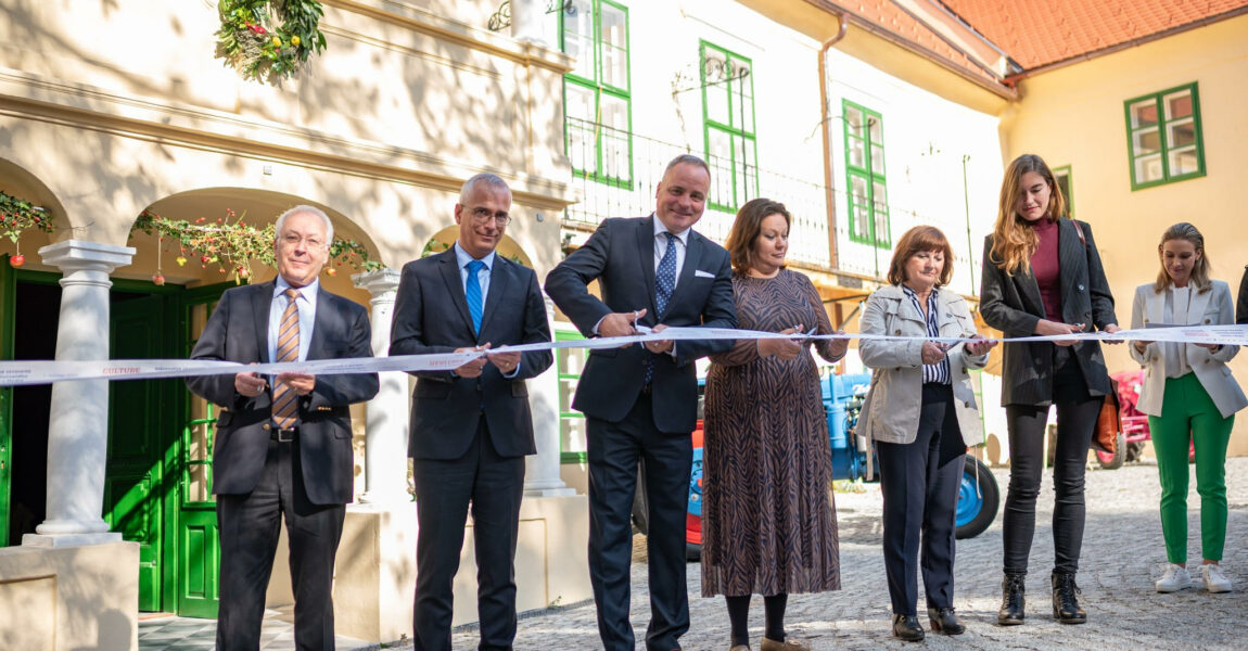 Župa odovzdala obyvateľom Bratislavského kraja zrekonštruovaný modranský kaštieľ